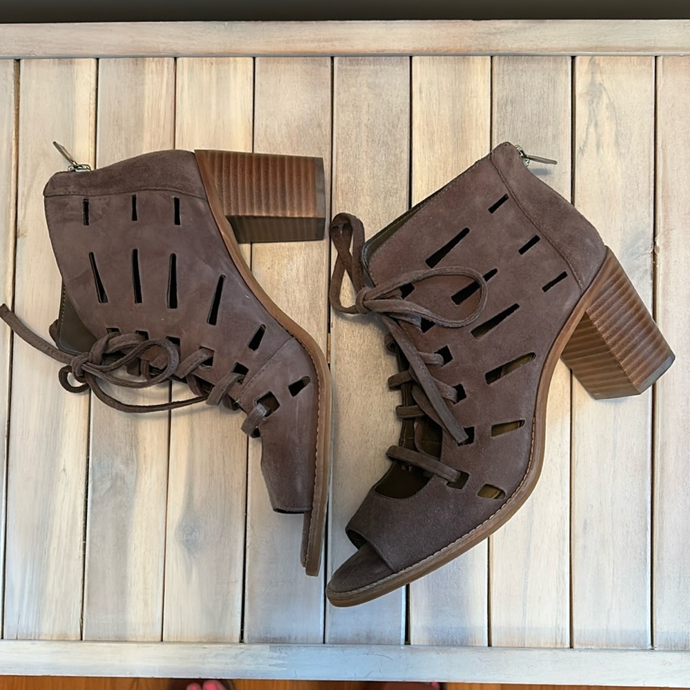 Vince Camuto booties - size 7.5m - gently used